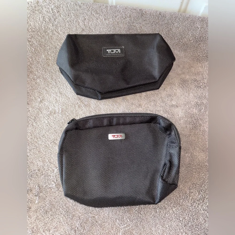 Tumi 2-piece toiletry bags Delta Airlines